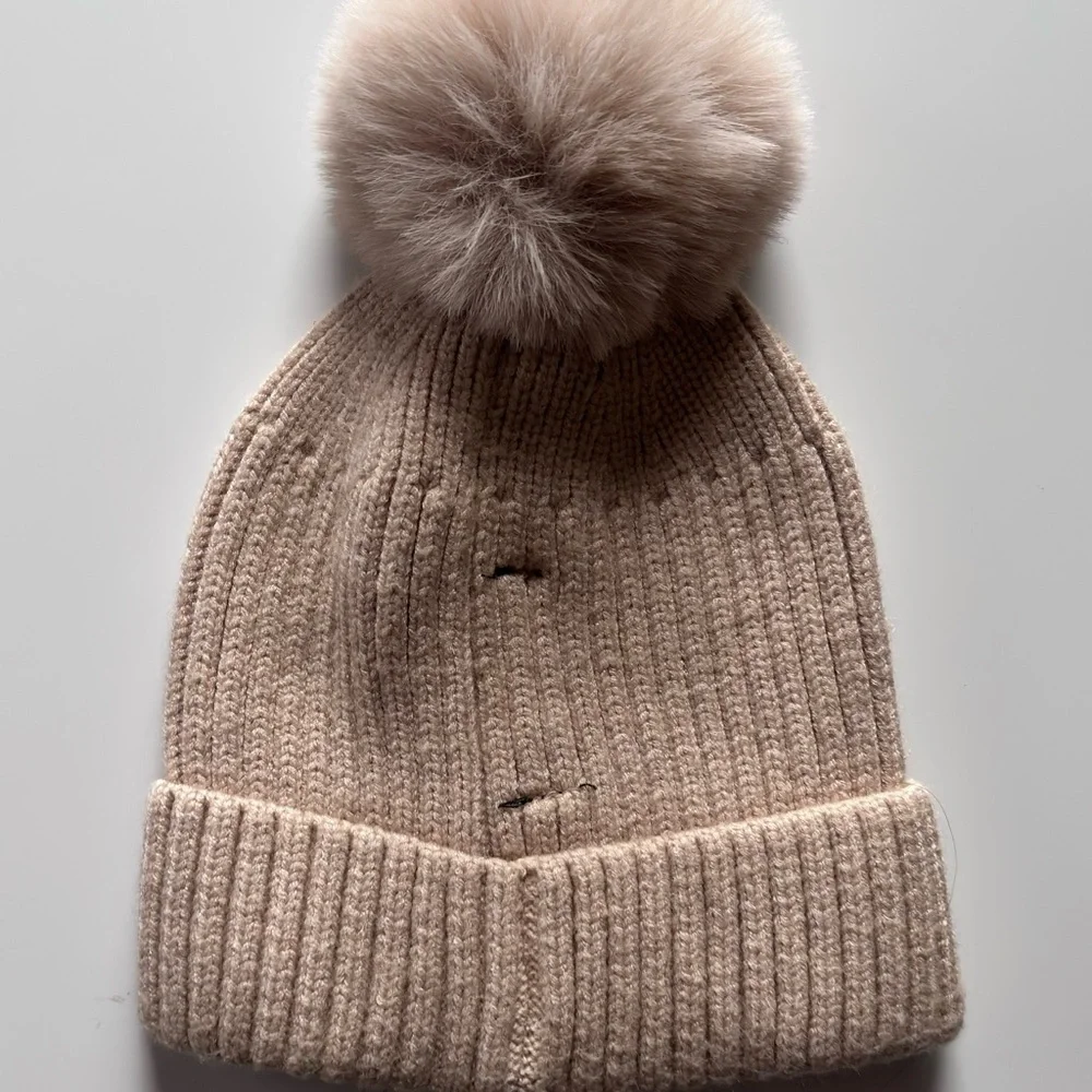 Zara hat color